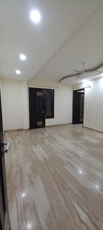 Room in 3 BHK Independent House at Sector 50 – for Rent