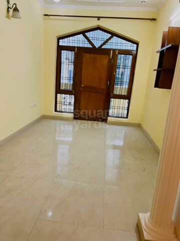 Room in 2.5 BHK Builder Floor at Sainik Colony – for Rent