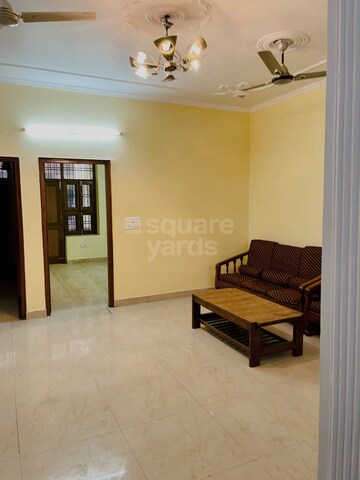 Room in 2.5 BHK Builder Floor at Sainik Colony – for Rent