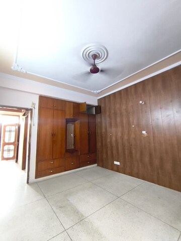 Room in 3 BHK Apartment at Shiv Shakti Apartments Faridabad, Sector 21c – for Rent