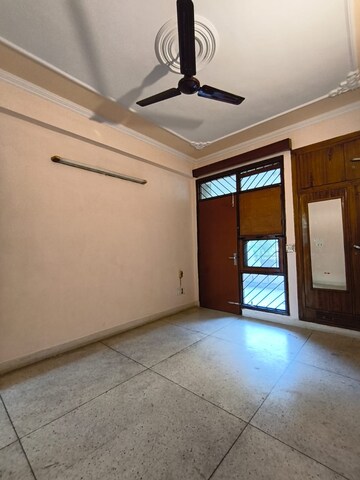Room in 3 BHK Apartment at Shiv Shakti Apartments Faridabad, Sector 21c – for Rent