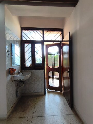 Room in 3 BHK Apartment at Shiv Shakti Apartments Faridabad, Sector 21c – for Rent