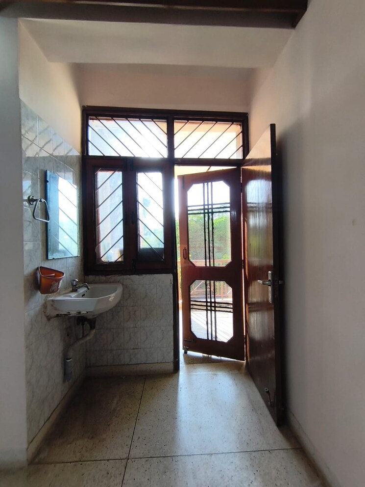 Room, shiv-shakti-apartments-faridabad 3 Bedroom 1400 Sq.Ft. Apartment In Sector 21c Faridabad 9168294