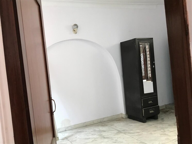 Room, sector 20 3 Bedroom 4200 Sq.Ft. Independent House In Sector 20 Noida 9168352