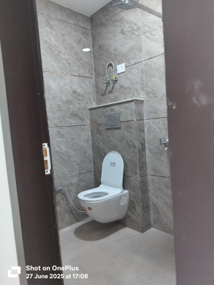 Bathroom, indrapuram 2 Bedroom 965 Sq.Ft. Builder Floor In Indrapuram Ghaziabad 9168312