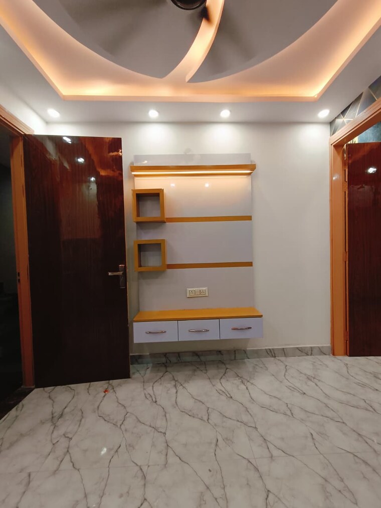 Room, uttam nagar west 1 Bedroom 40 Sq.Yd. Builder Floor In Uttam Nagar West Delhi 9168380