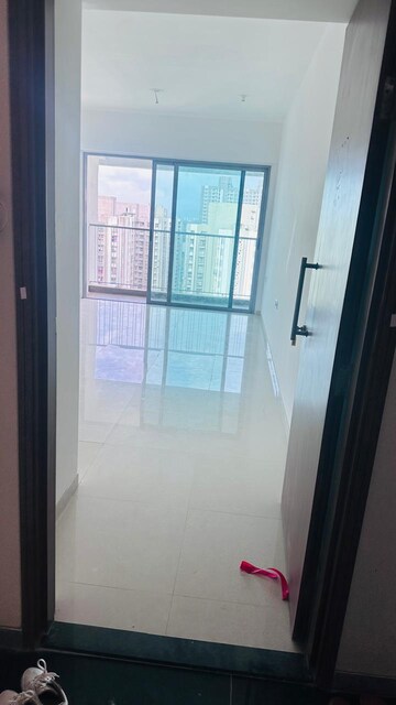 Room in 3 BHK Apartment at Kalpataru Immensa, Kolshet Road – for Sale