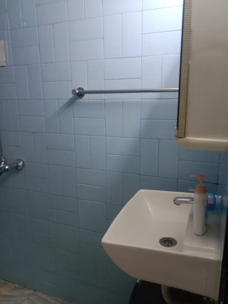 Bathroom, khar west 3 Bedroom 1200 Sq.Ft. Apartment In Khar West Mumbai 9168525