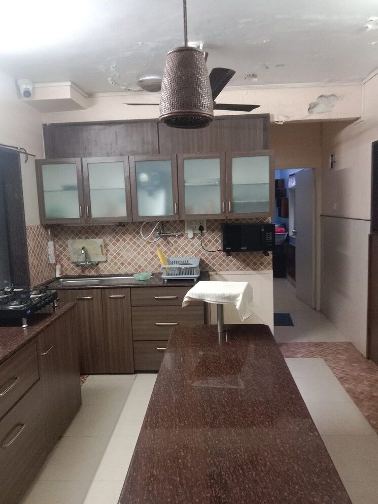 Kitchen, khar west 3 Bedroom 1200 Sq.Ft. Apartment In Khar West Mumbai 9168525