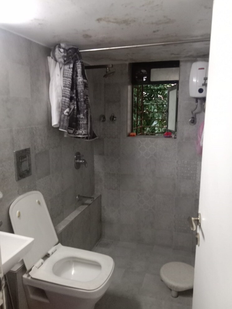 Bathroom, khar west 3 Bedroom 1200 Sq.Ft. Apartment In Khar West Mumbai 9168525