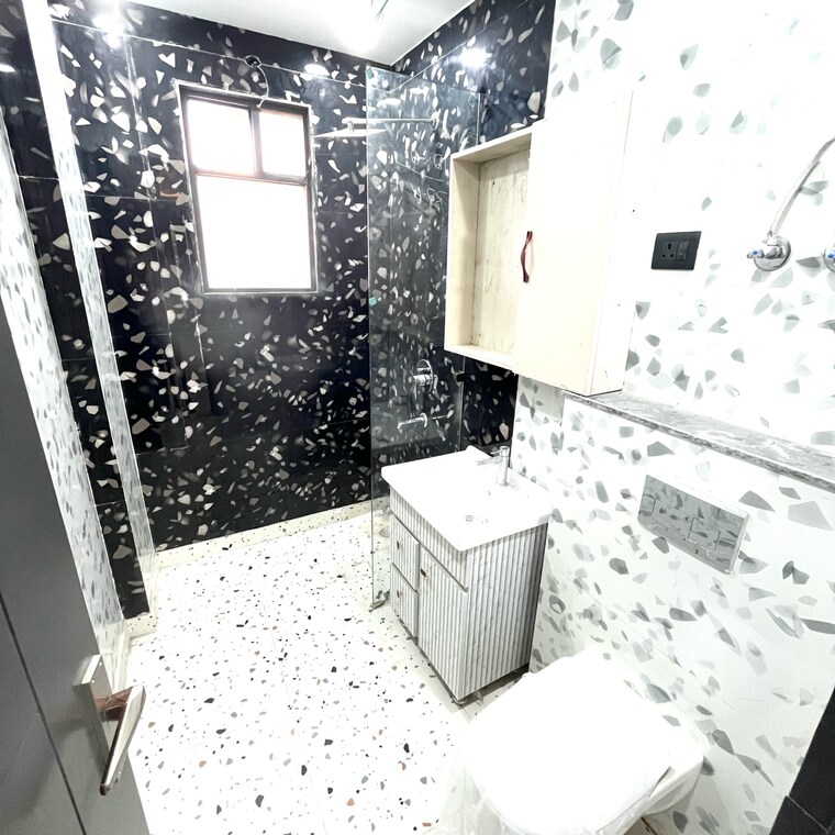 Bathroom, parklands 4 Bedroom 250 Sq.Yd. Builder Floor In Sector 85 Faridabad 9168553