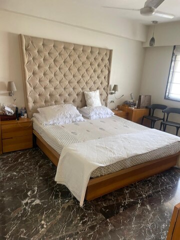 Bedroom in 3.5 BHK Apartment at Tardeo – for Sale