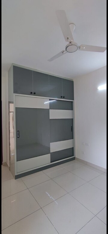 Room in 3 BHK Apartment at Prestige Finsbury Park Regent, Bagaluru – for Rent