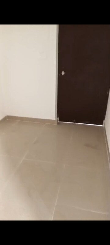 Room in 2.5 BHK Apartment at Ratan Pearls, Sector 16 Greater Noida – for Sale