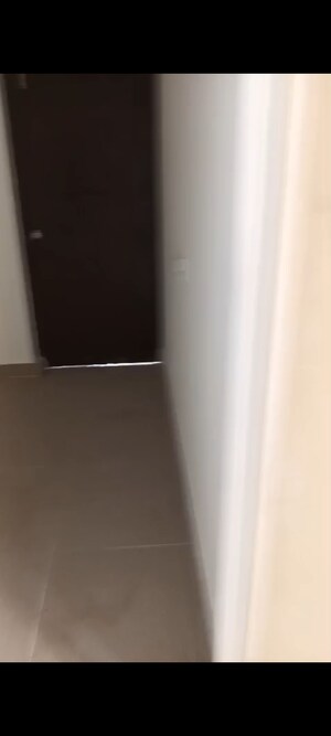 Room in 2.5 BHK Apartment at Ratan Pearls, Sector 16 Greater Noida – for Sale