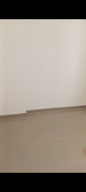 Room in 2.5 BHK Apartment at Ratan Pearls, Sector 16 Greater Noida – for Sale