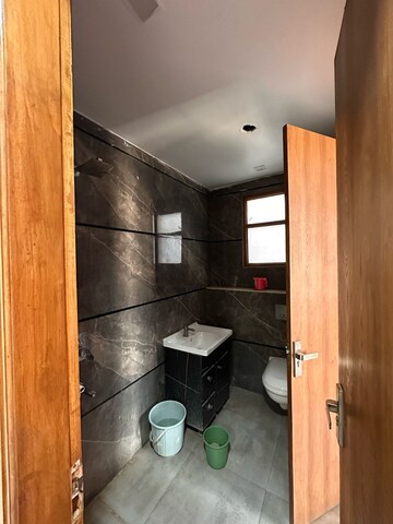 Kitchen in 3 BHK Builder Floor at Green Fields Colony – for Rent