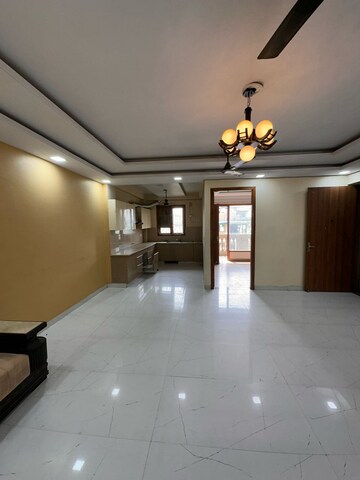 Room in 3 BHK Builder Floor at Green Fields Colony – for Rent