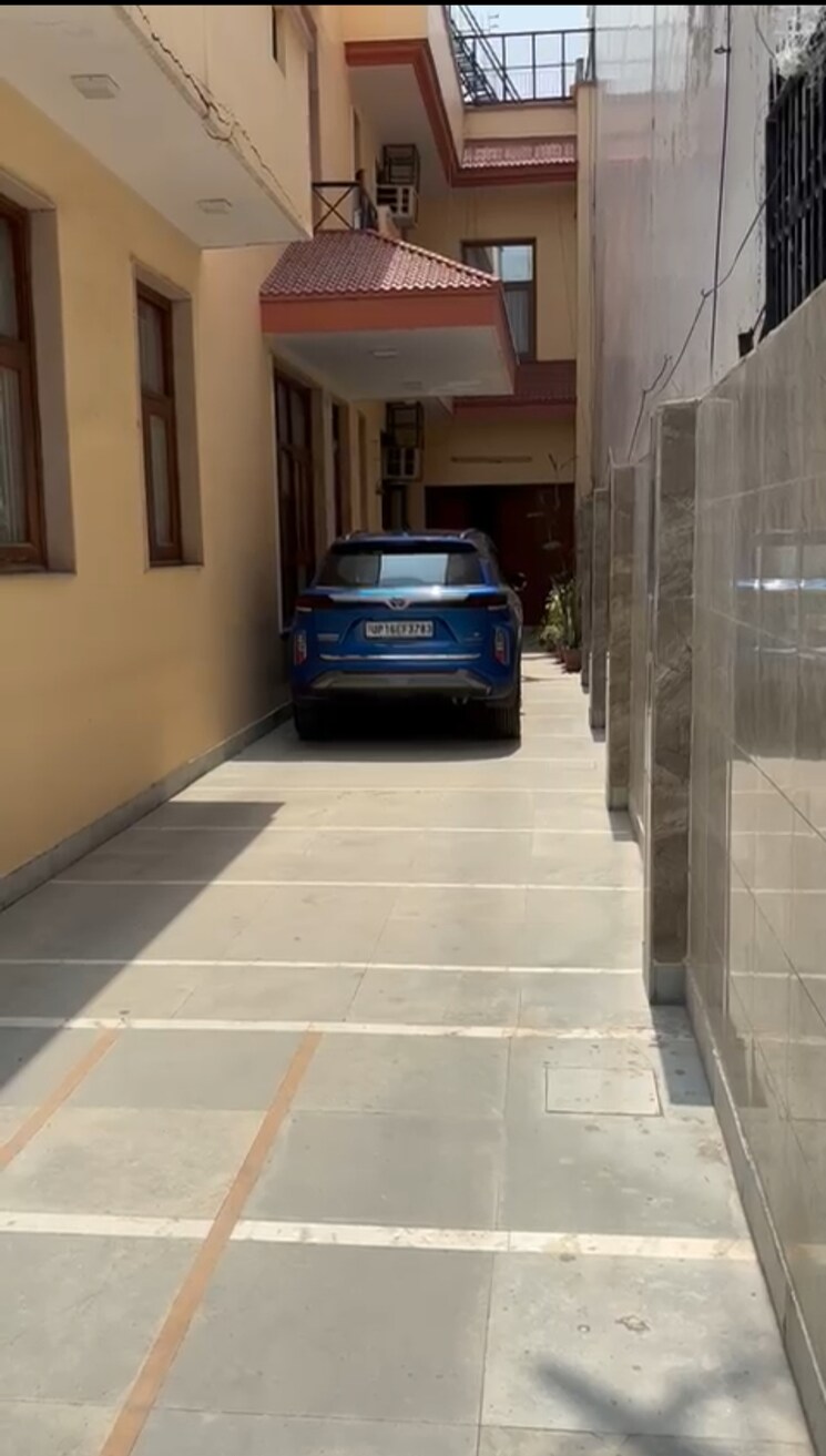  Parking, sector 55 6+ Bedroom 435 Sq.Mt. Villa In Sector 55 Noida 9168699