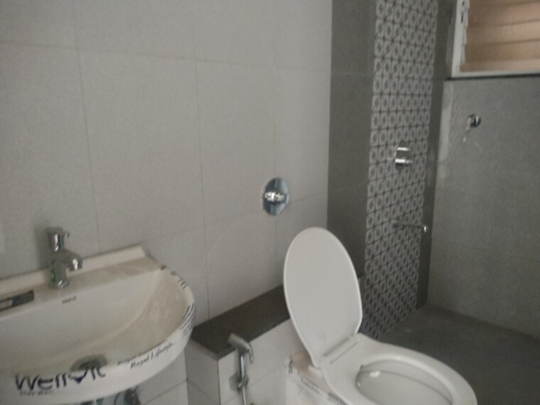 Bathroom, parklane-lifeseasons 2 Bedroom 900 Sq.Ft. Apartment In Dhanori Pune 9168713