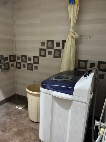 Team Area in 2 BHK Apartment at Goregaon East – for Rent