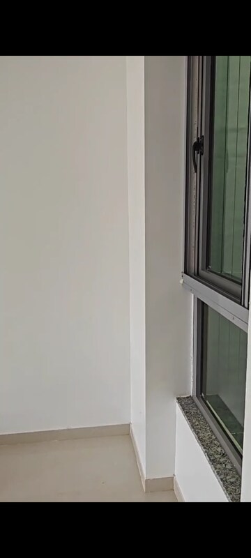 Room in 2 BHK Apartment at Kalpataru Immensa D, Kolshet Road – for Rent