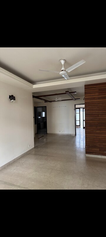 Room in 4 BHK Builder Floor at Sushant Lok 2, Sector 57 – for Rent