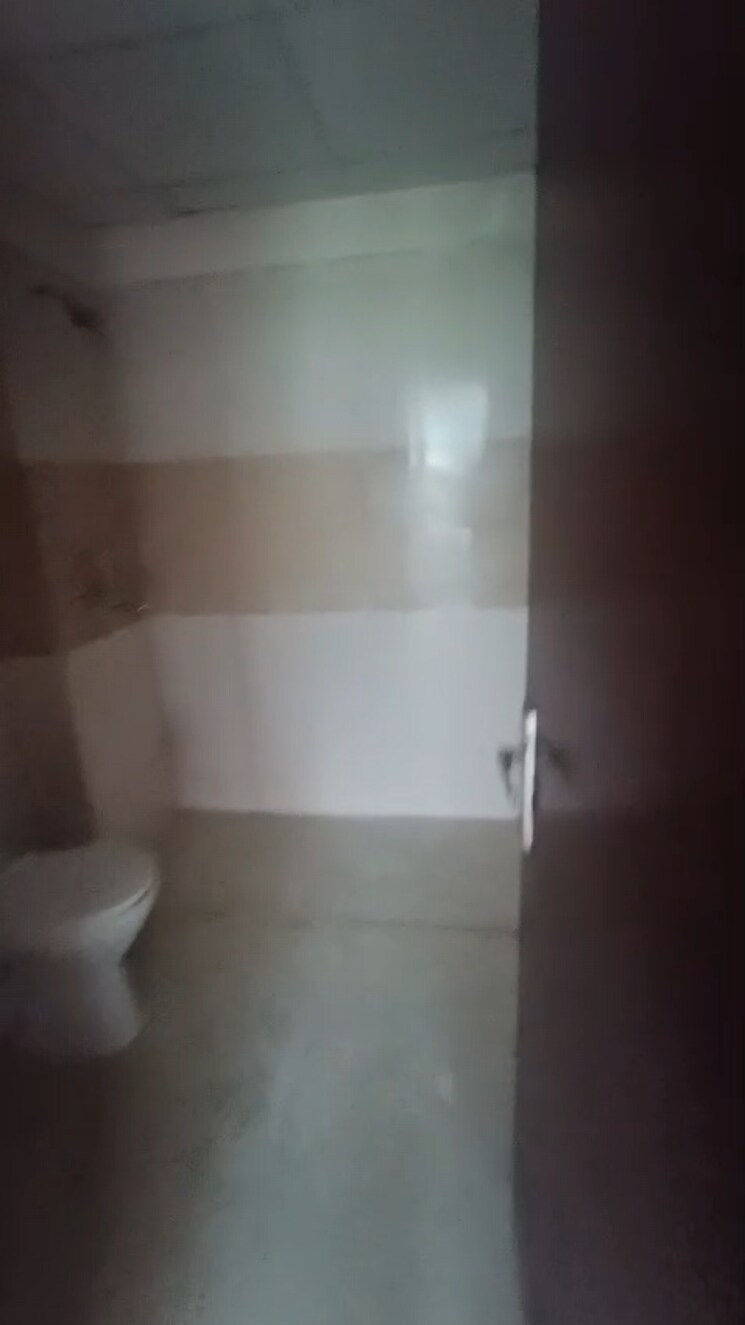 Bathroom, amrapali-golf-homes 2.5 Bedroom 945 Sq.Ft. Apartment In Sector 4 Greater Noida Greater Noida 9168988