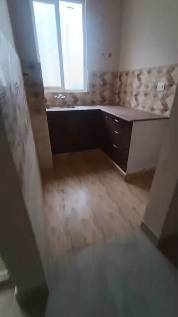 Kitchen in 2.5 BHK Apartment at Amrapali Golf Homes, Sector 4 Greater Noida – for Rent