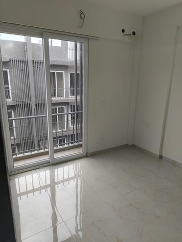 Room in 3.5 BHK Builder Floor at Signature Global City, Sector 37d – for Rent