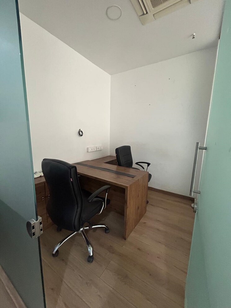 Team Area, hn-safal-mondeal-heights Commercial Office Space 1923 Sq.Ft. In Ramdevnagar Ahmedabad 9168976