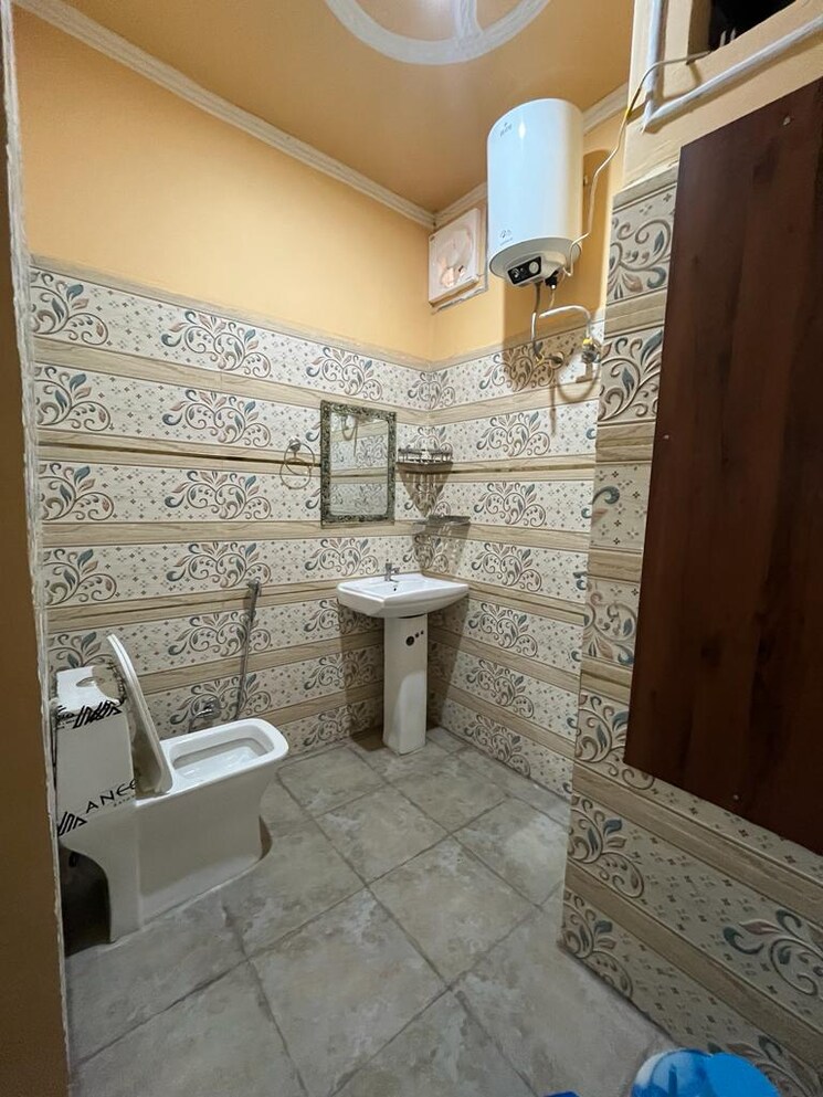 Bathroom, trishla-city 1 RK 1100 Sq.Ft. Apartment In Patiala Road Zirakpur 9169075