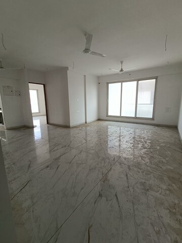 Room in 3 BHK Apartment at Juhu – for Rent