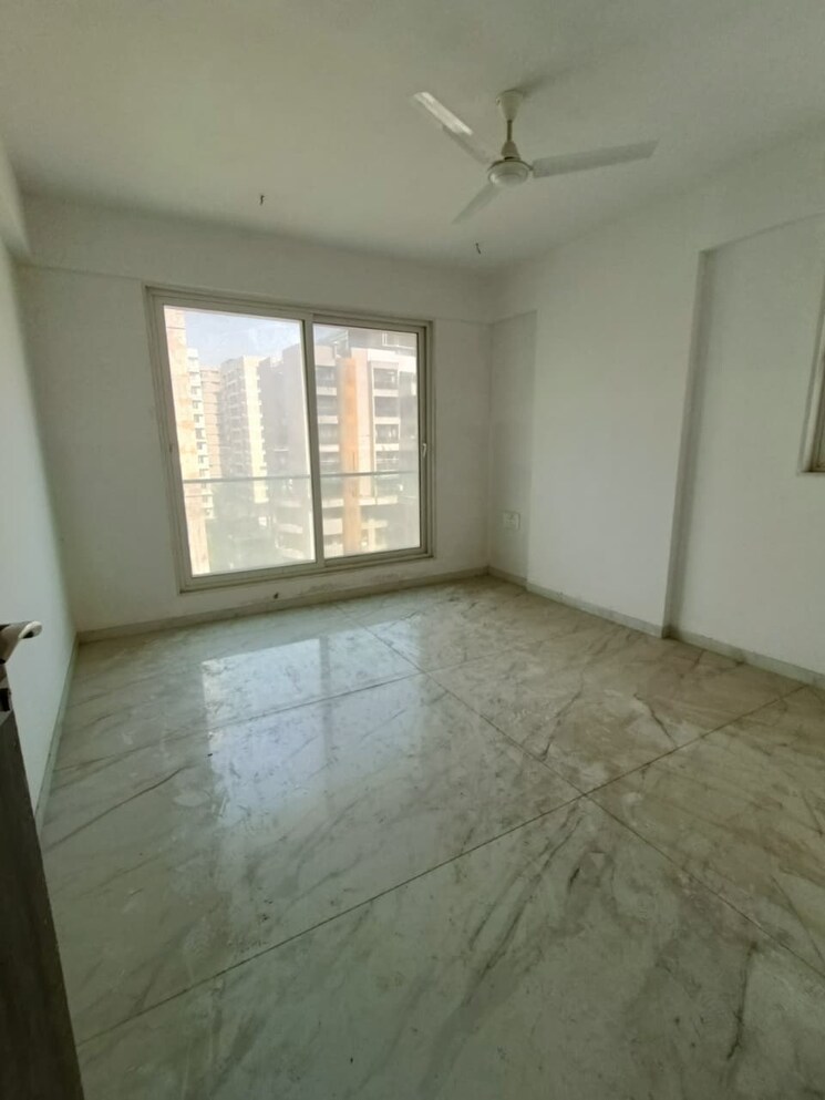 Room, juhu 3 Bedroom 1250 Sq.Ft. Apartment In Juhu Mumbai 9169267