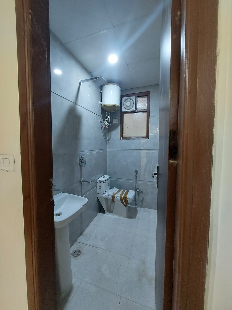 Attached Bathroom, chattarpur 3 Bedroom 1080 Sq.Ft. Apartment In Chattarpur Delhi 9169310