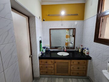 Bedroom in 4 BHK Apartment at Sector 3 Dwarka – for Sale