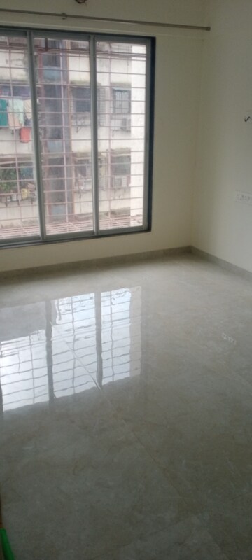 Room in 1 BHK Apartment at Bindra Complex, Andheri East – for Rent