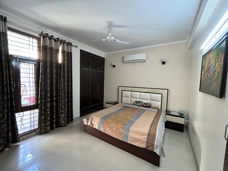 Bedroom, sushant-lok-3 4 Bedroom 180 Sq.Yd. Independent House In Sector 57 Gurgaon 9169317