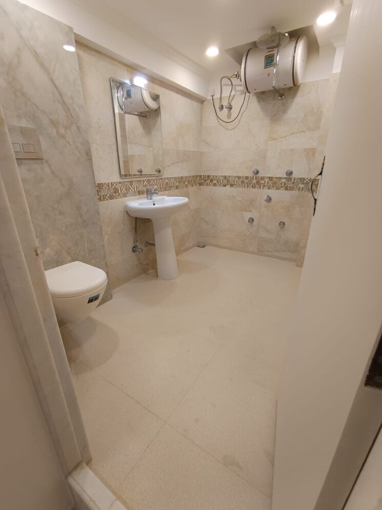 Bathroom, ahinsa khand 2 3 Bedroom 1242 Sq.Ft. Apartment In Ahinsa Khand 2 Ghaziabad 9169351