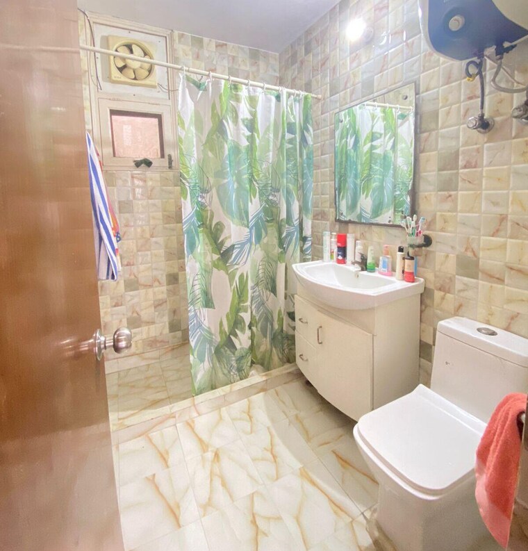 Bathroom, sector 11 dwarka 4 Bedroom 2400 Sq.Ft. Apartment In Sector 11 Dwarka Delhi 9169338