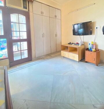 Room in 4 BHK Apartment at Sector 11 Dwarka – for Sale