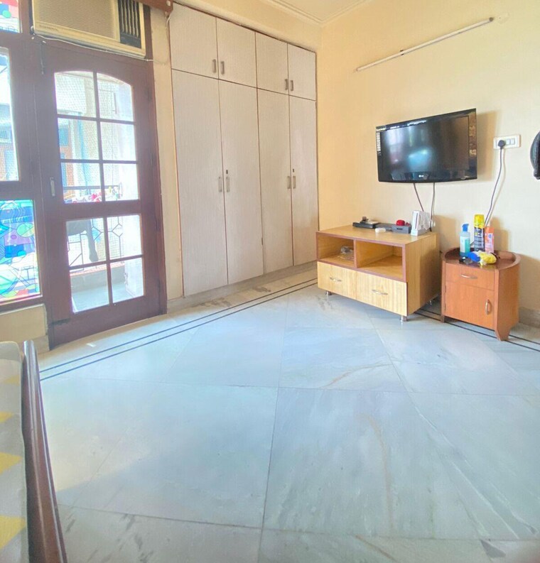 Room, sector 11 dwarka 4 Bedroom 2400 Sq.Ft. Apartment In Sector 11 Dwarka Delhi 9169338