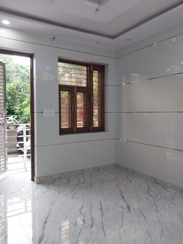 Room in 2 BHK Apartment at Priyadarshni Apartments, Paschim Vihar – for Rent