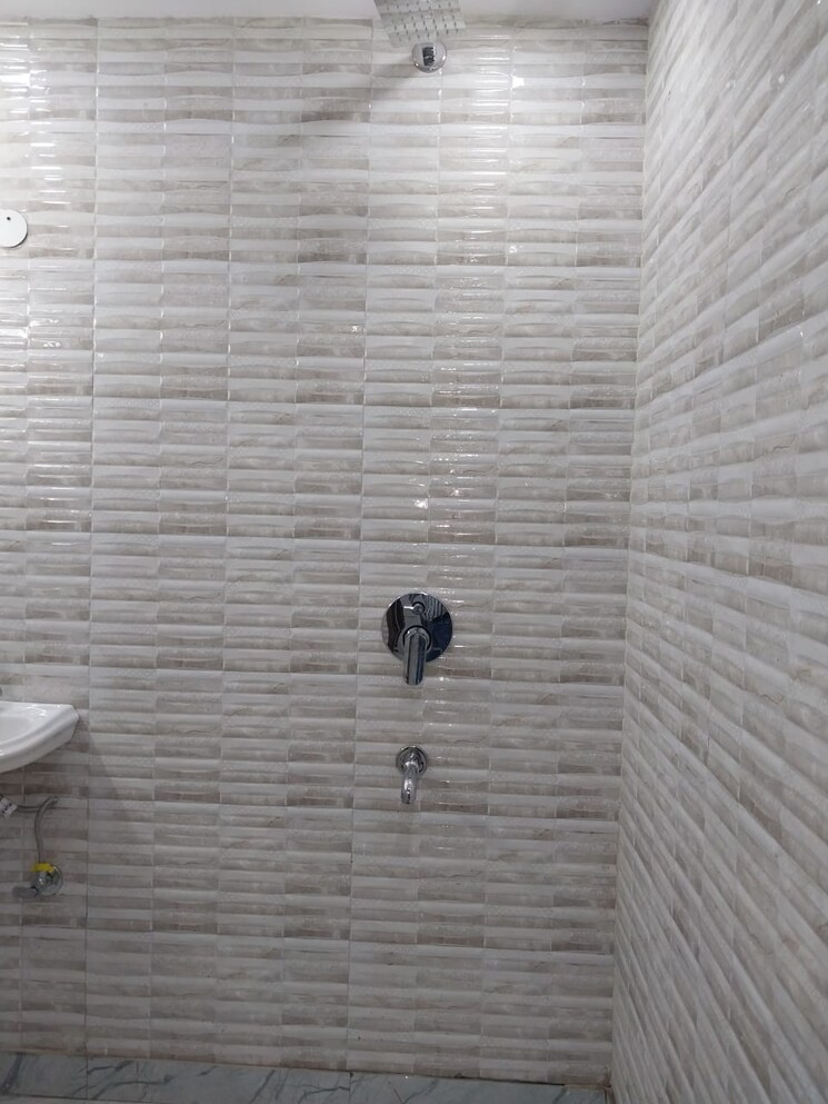 Bathroom, priyadarshni-apartments 2 Bedroom 750 Sq.Ft. Apartment In Paschim Vihar Delhi 9169359