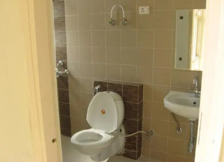 Bathroom, umang-summer-palms 3 Bedroom 1576 Sq.Ft. Apartment In Sector 86 Faridabad 9169353