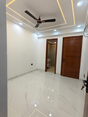 Room in 4 BHK Apartment at Sector 19 Dwarka – for Sale