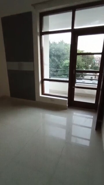 Room in 3 BHK Builder Floor at Sector 15 – for Rent