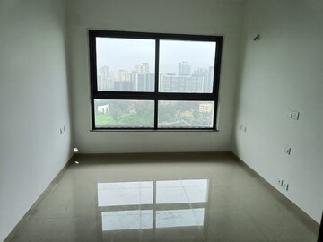 Room in 2 BHK Apartment at Lodha Amara, Kolshet Road – for Rent