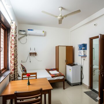 Team Area in  Pg at Sector 15 – for Rent