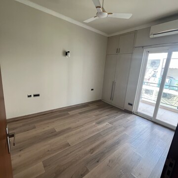 Room in 3 BHK Builder Floor at Central Park 3 Flower Valley, Sohna Sector 33 – for Rent